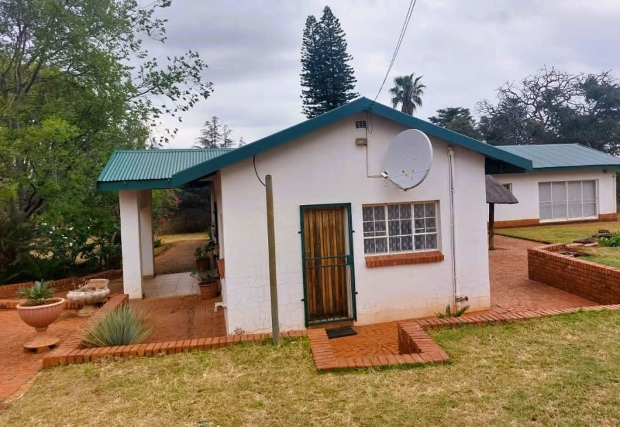 To Let commercial Property for Rent in Zilkaatsnek North West